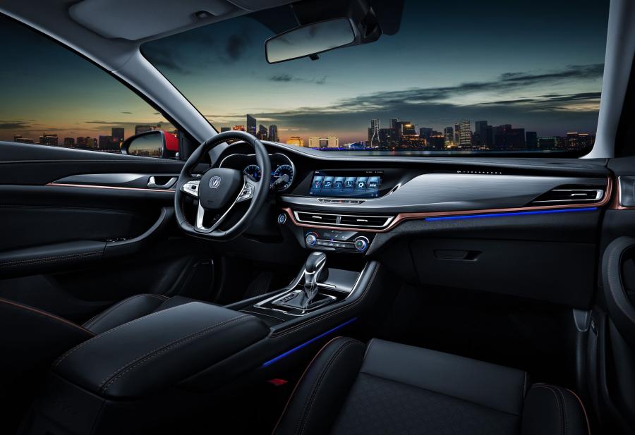 Торпедо ChangAn Eado XT 2018 года  (фото 17 из 19)
